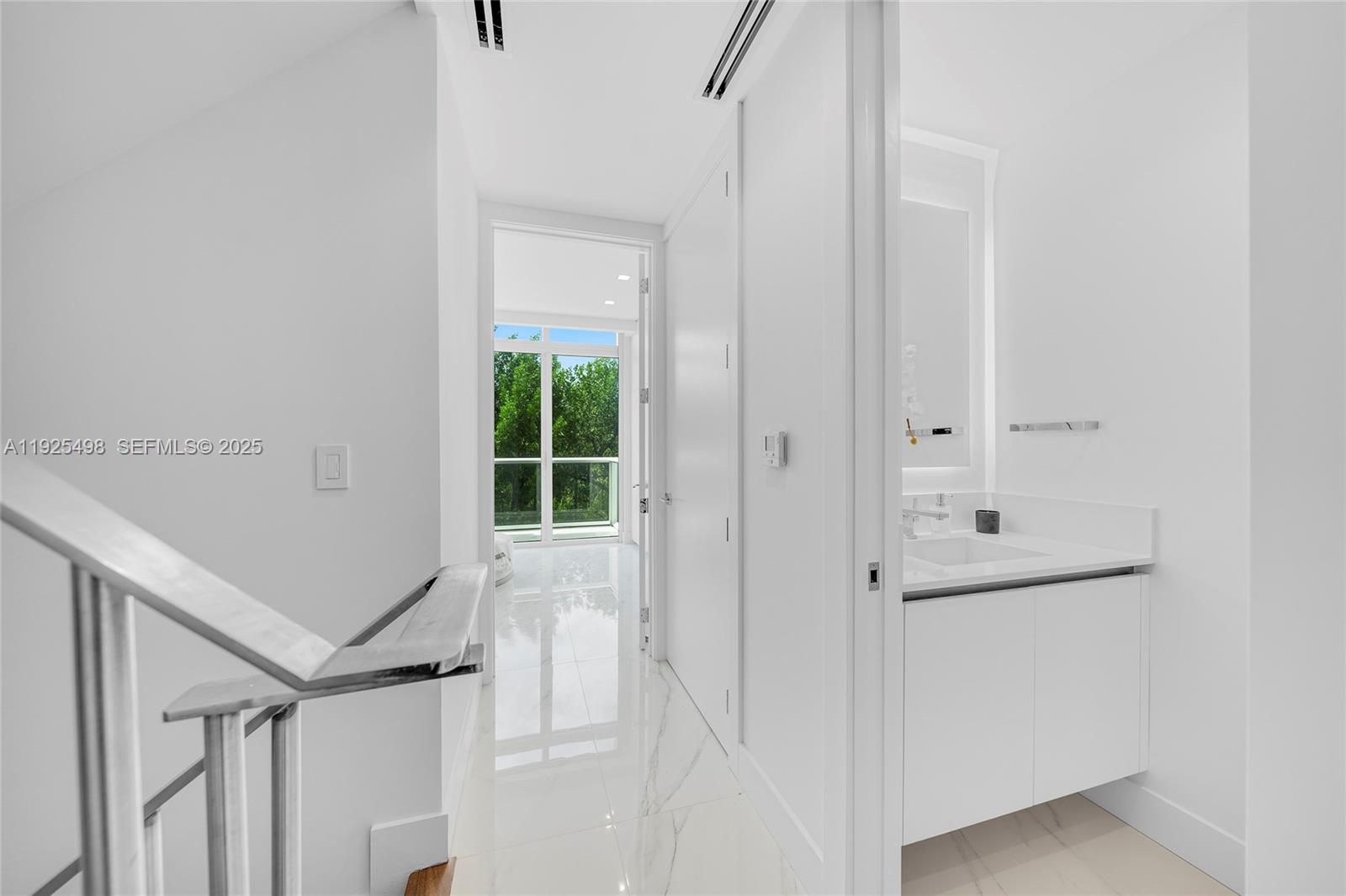 CONTINUUM ON SOUTH BEACH - Residential