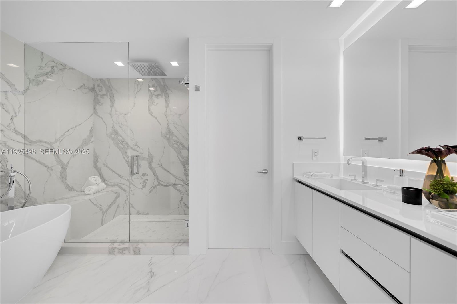 CONTINUUM ON SOUTH BEACH - Residential