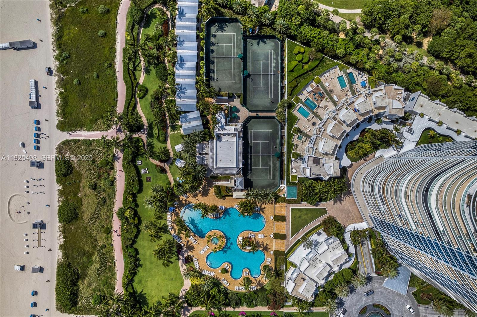 CONTINUUM ON SOUTH BEACH - Residential