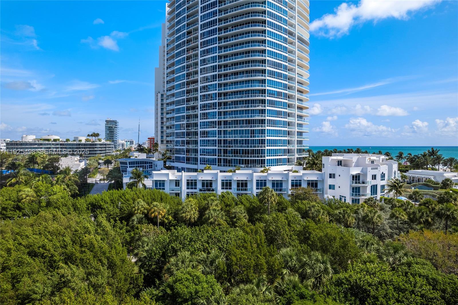 CONTINUUM ON SOUTH BEACH - Residential