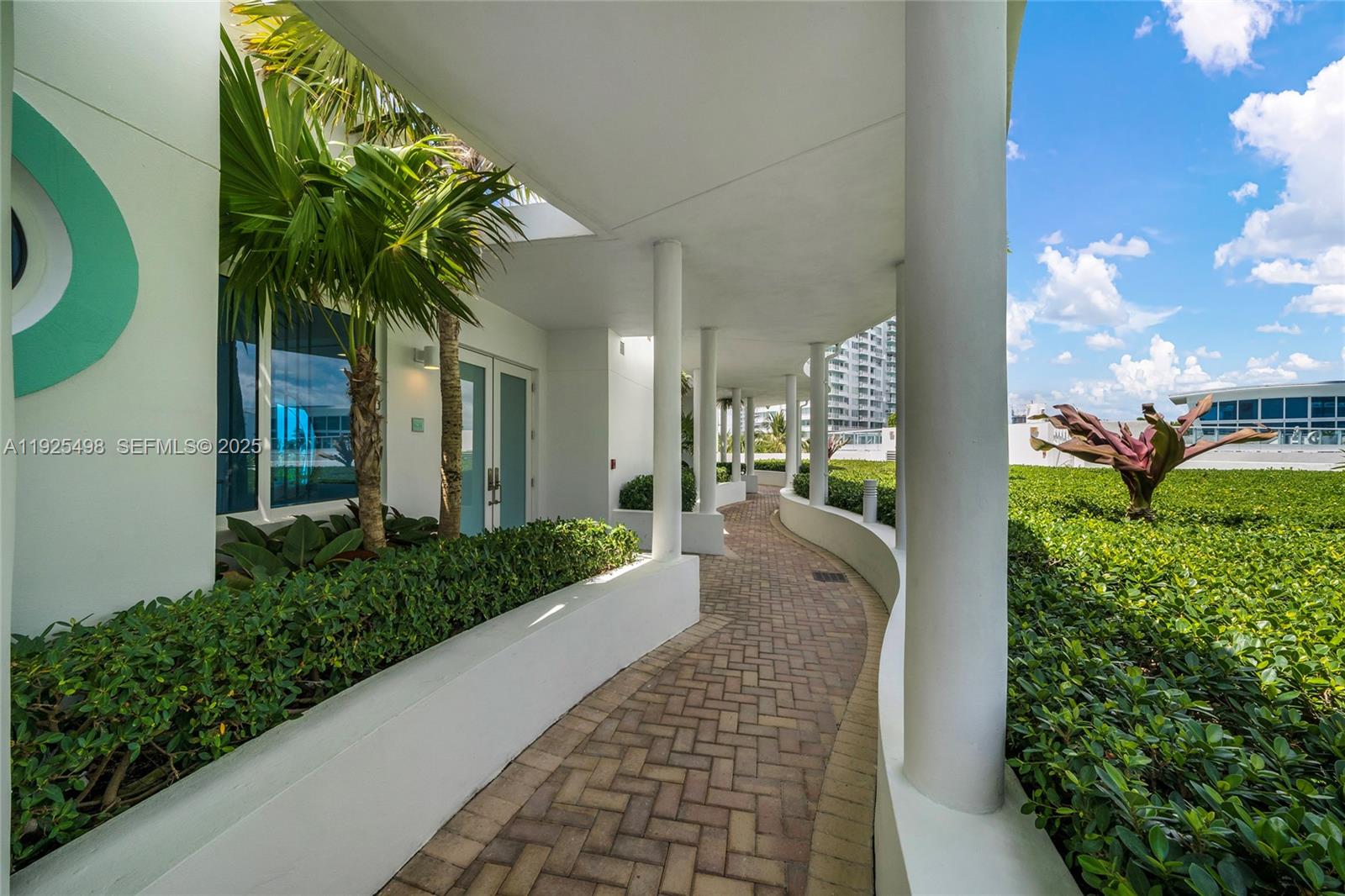 CONTINUUM ON SOUTH BEACH - Residential