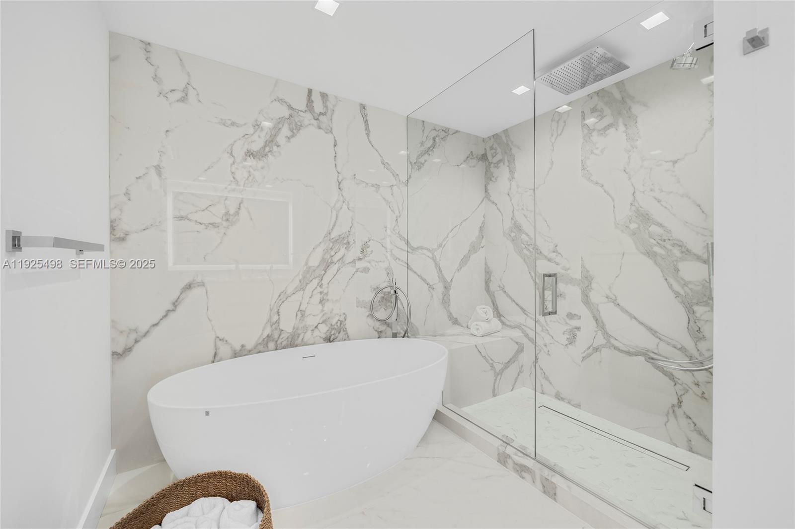 CONTINUUM ON SOUTH BEACH - Residential