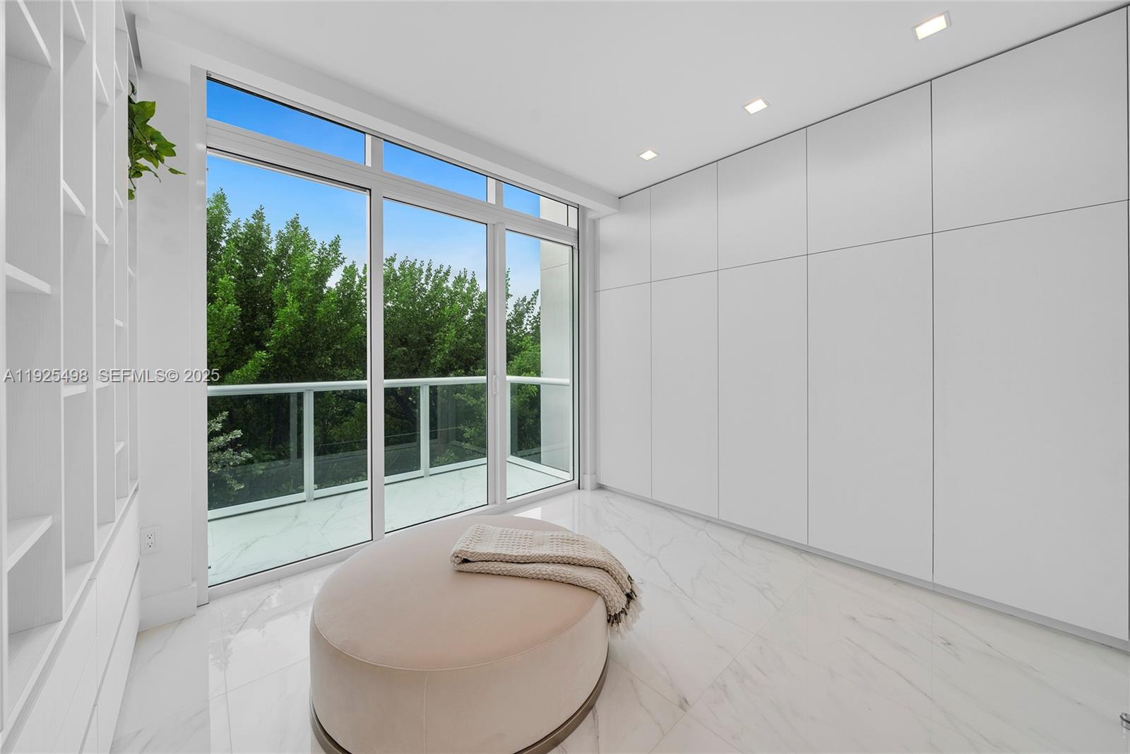 CONTINUUM ON SOUTH BEACH - Residential