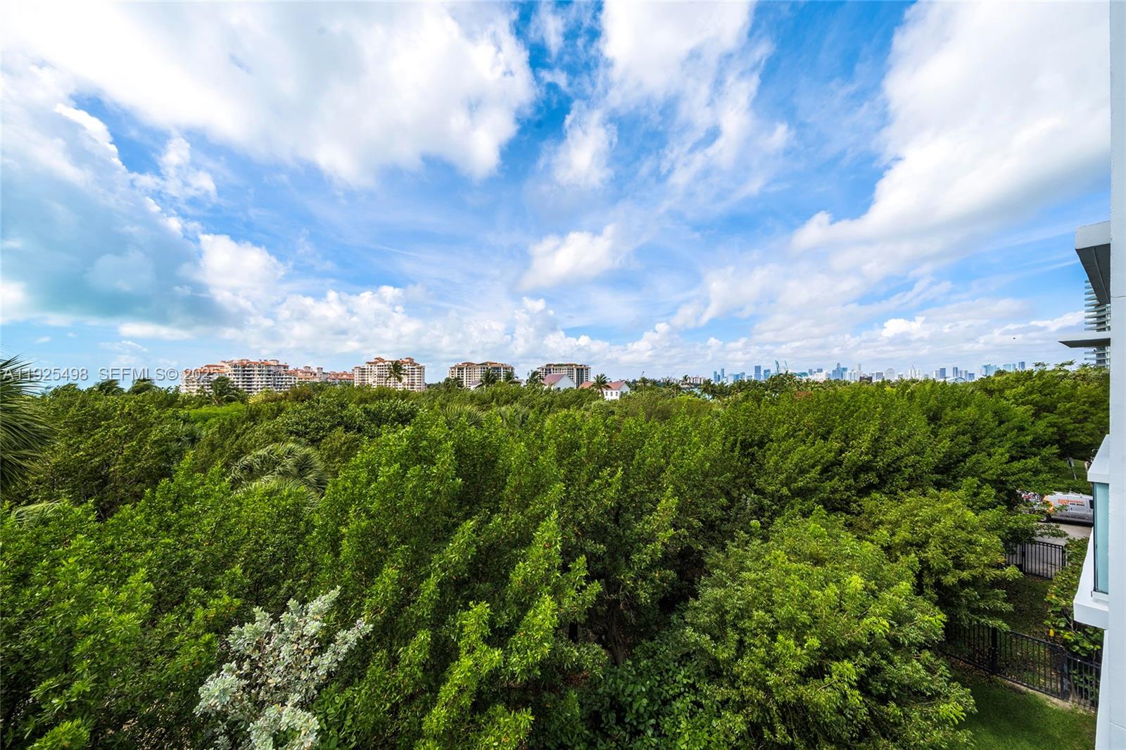 CONTINUUM ON SOUTH BEACH - Residential