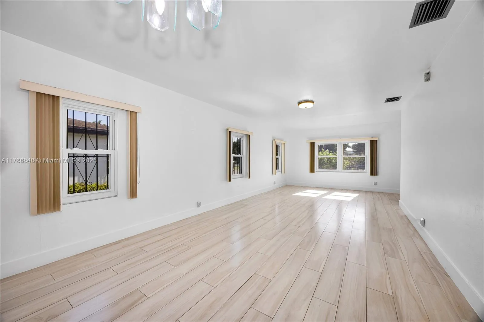 Miami, Florida 33144, United States, 2 Bedrooms Bedrooms, ,1 BathroomBathrooms,Residential,Active,111755