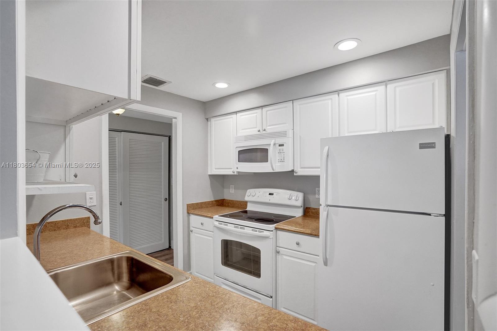 400 N Riverside Dr 214