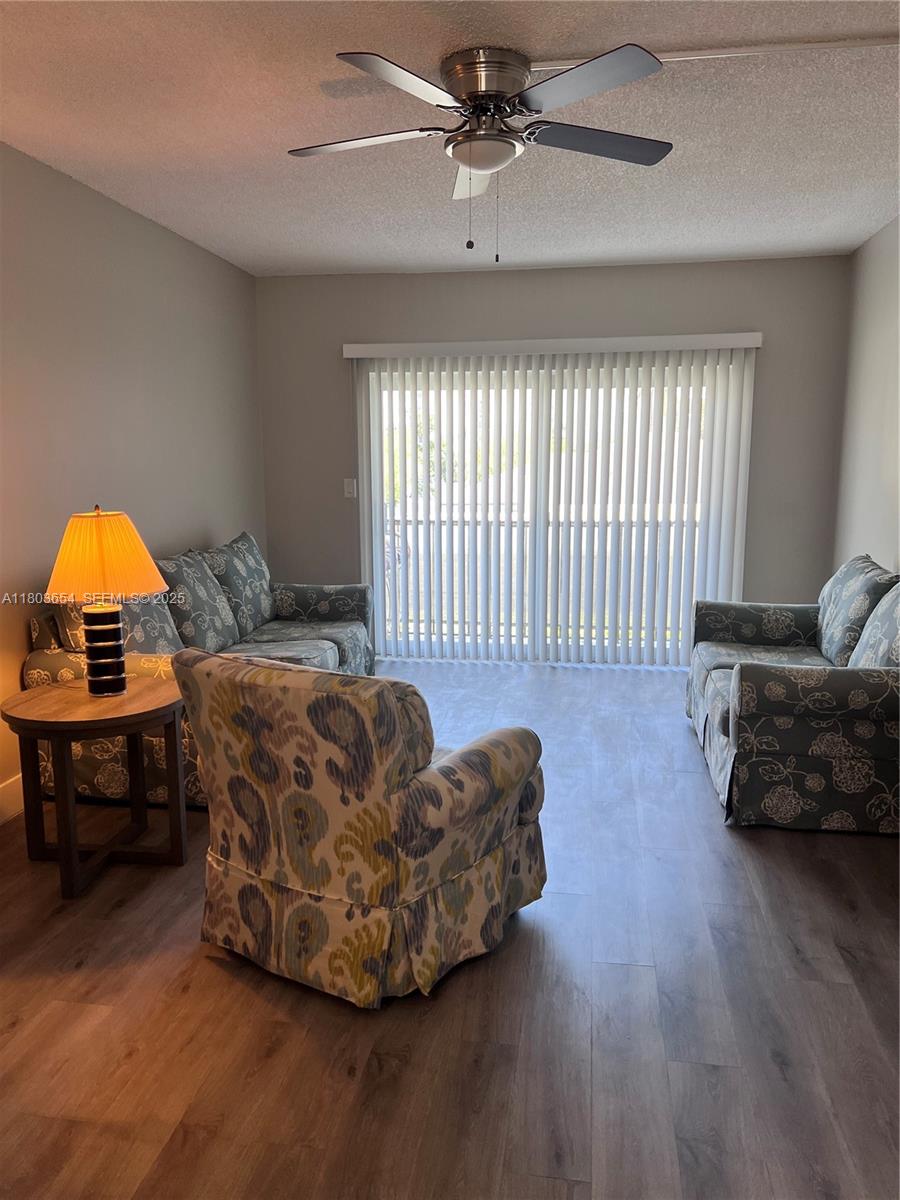 LADO DEL RIO CONDO - Residential