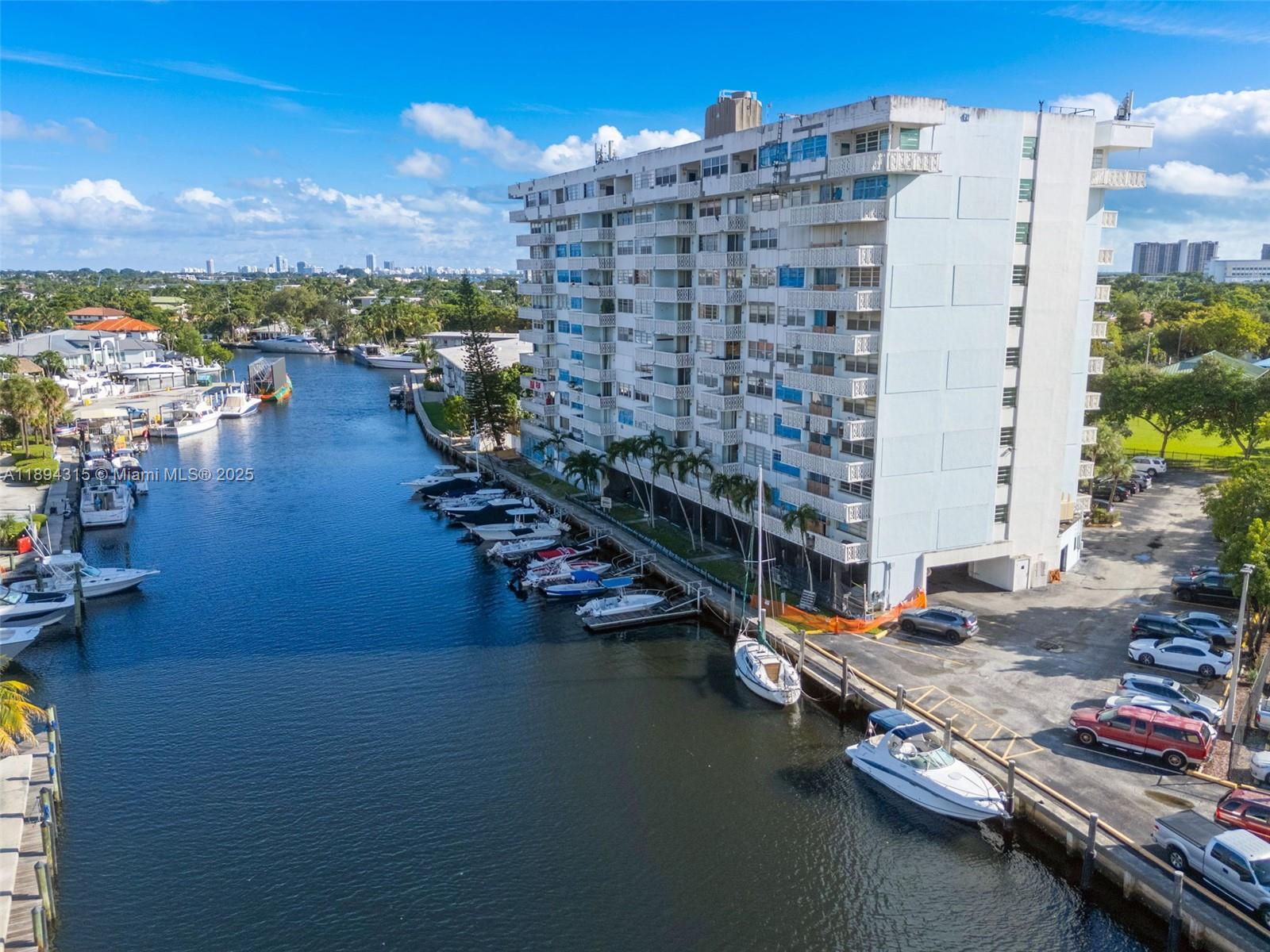 KEYSTONE HARBOR CLUB COND - Residential