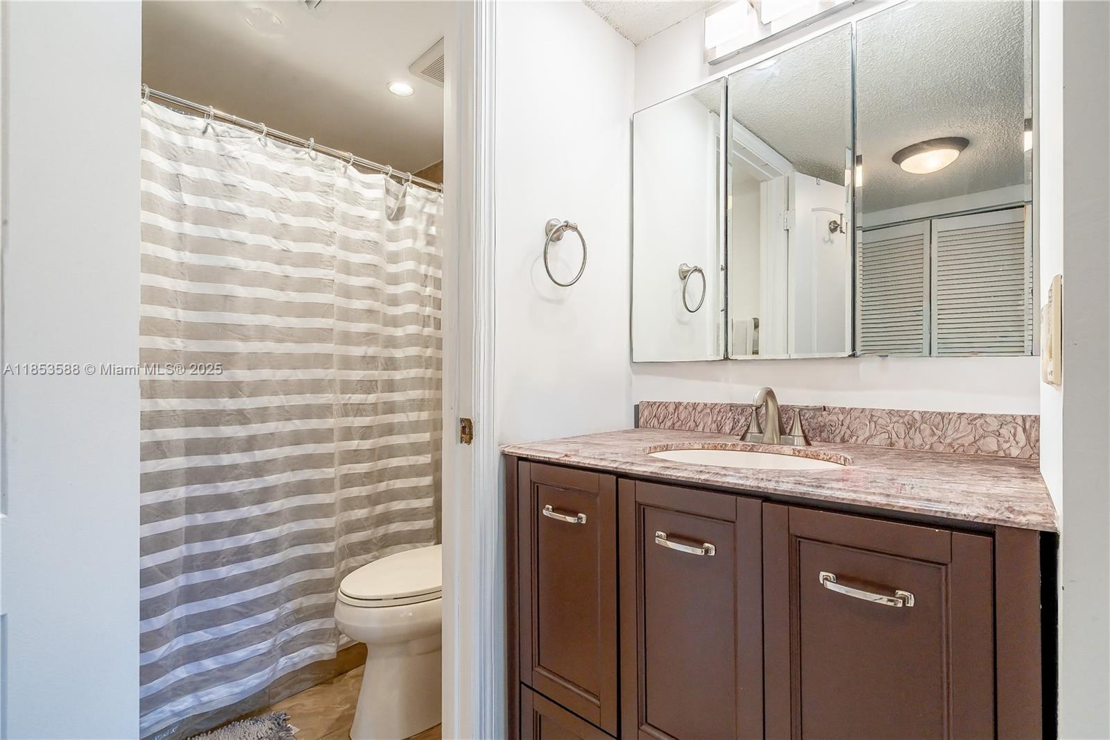 WILLOW WALK OF KENDALL CO - Residential