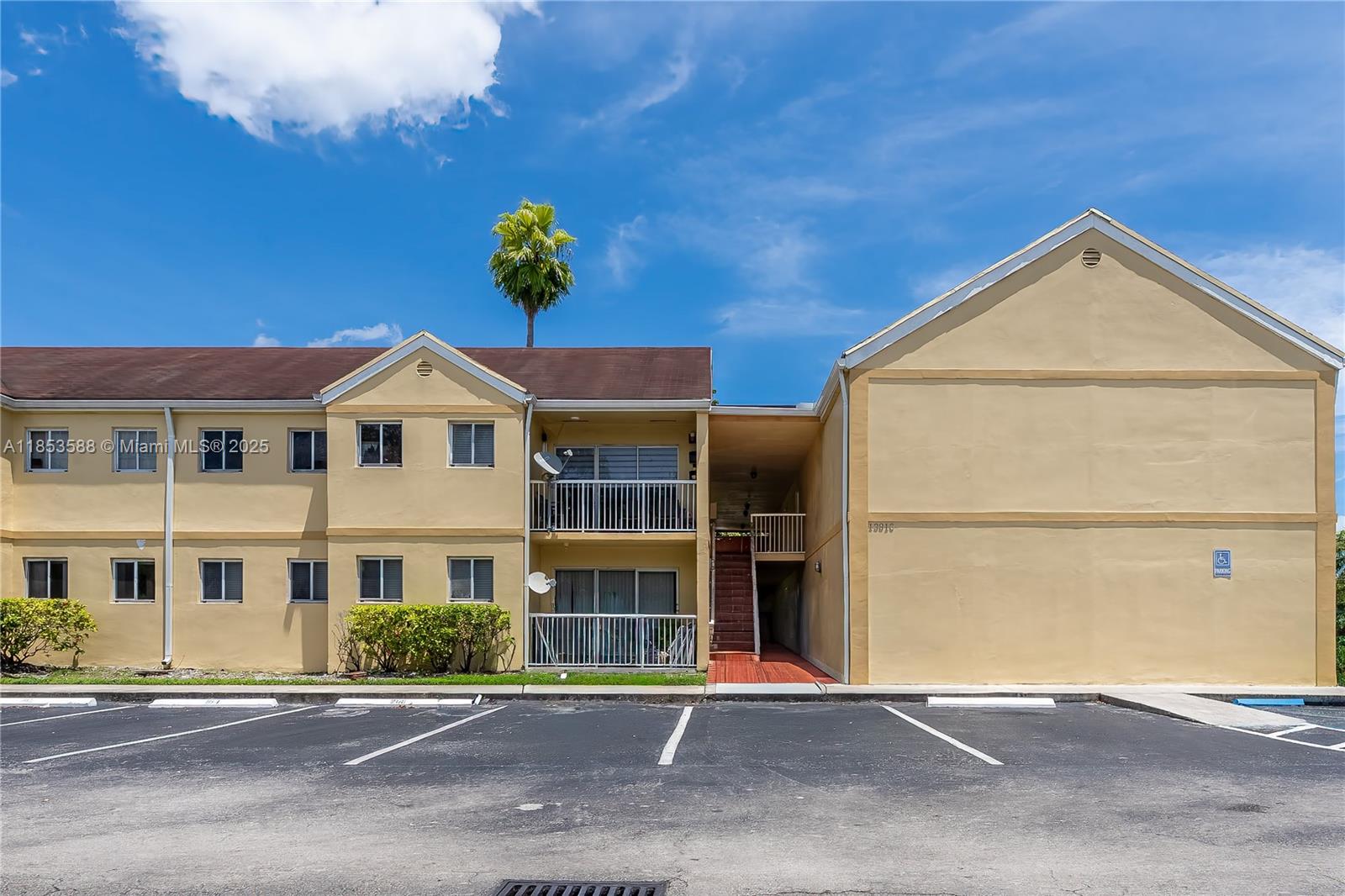 WILLOW WALK OF KENDALL CO - Residential