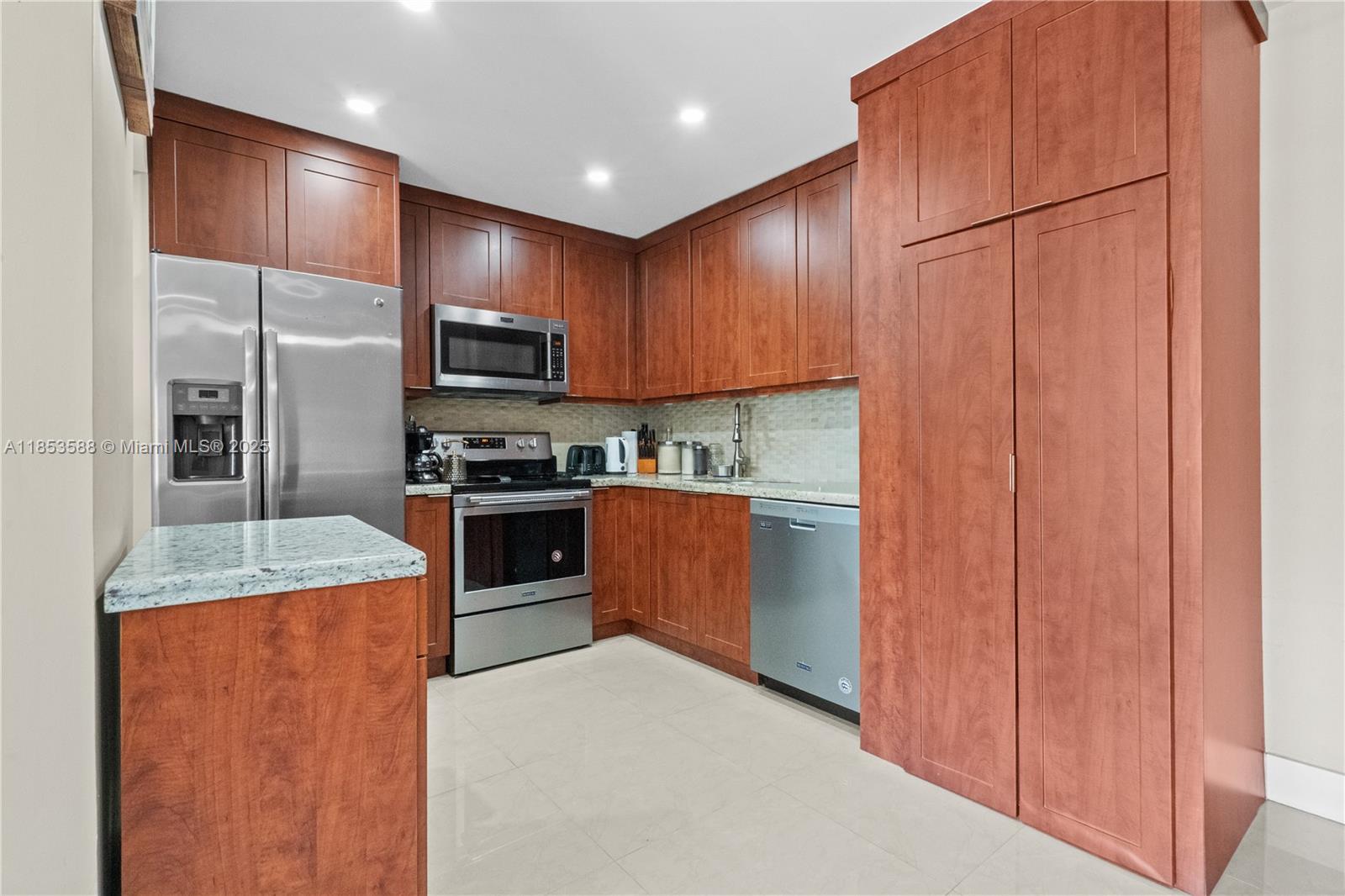 WILLOW WALK OF KENDALL CO - Residential