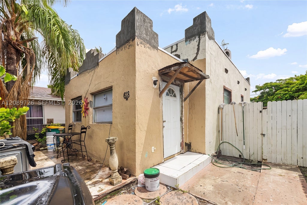 Photo of 618 N D St, Boynton Beach, FL 33460 (MLS # A12089726)