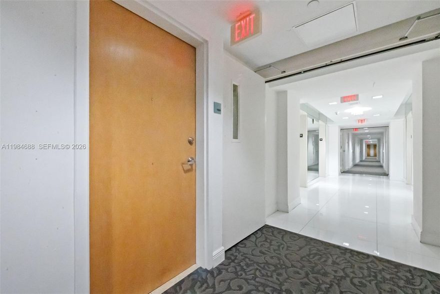 Breathtaking condo with 1 bedroom/1 bath condo, skyline & panoramic views to downtown & bay, modern European kitchen with stainless steel appliances & granite counter top, wonderful location on Riverfront with private gated building. Water, basic cable & internet service included by wind association. Building features: infinity pool, waterfall jacuzzi, 2 story gym, his/her spa, sauna, aromatherapy steam room, indoor racquetball court, sports parlor, meditation room & playroom for kid's, business center, security services, 24hrs South Beach, short distance to AA Arena, the Carnival performing Arts Center & 2 blocks from Brickell City Centre.