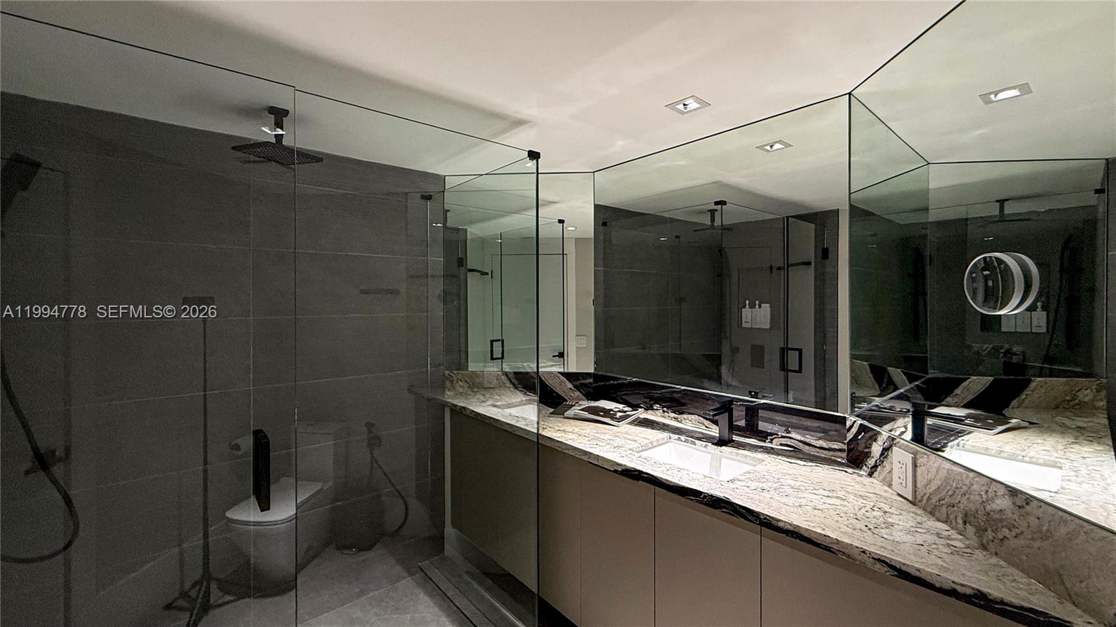 2000 ISL BLVD WILLIAMS IS - Residential Lease