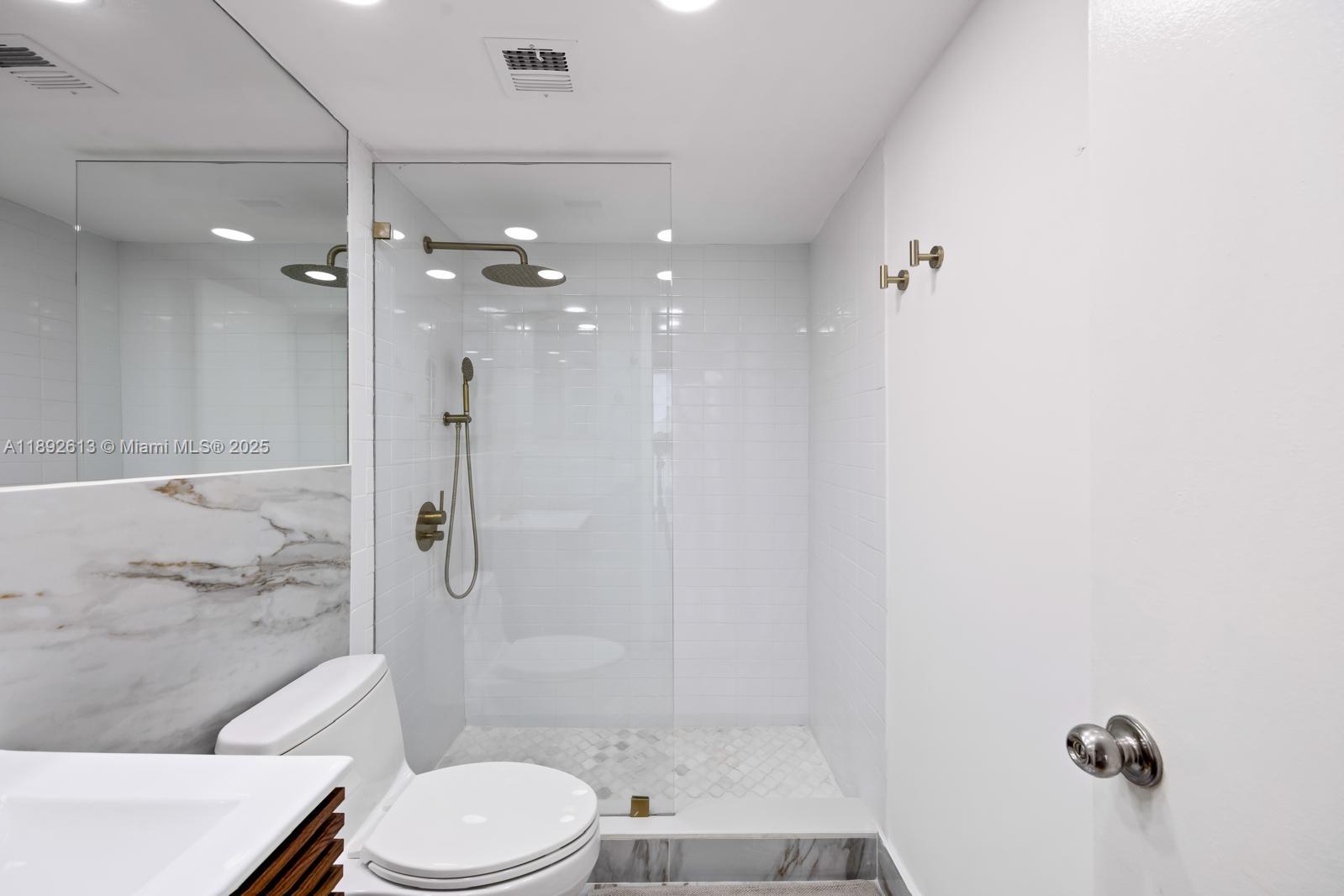 BRICKELL SHORES CONDO - Residential Lease