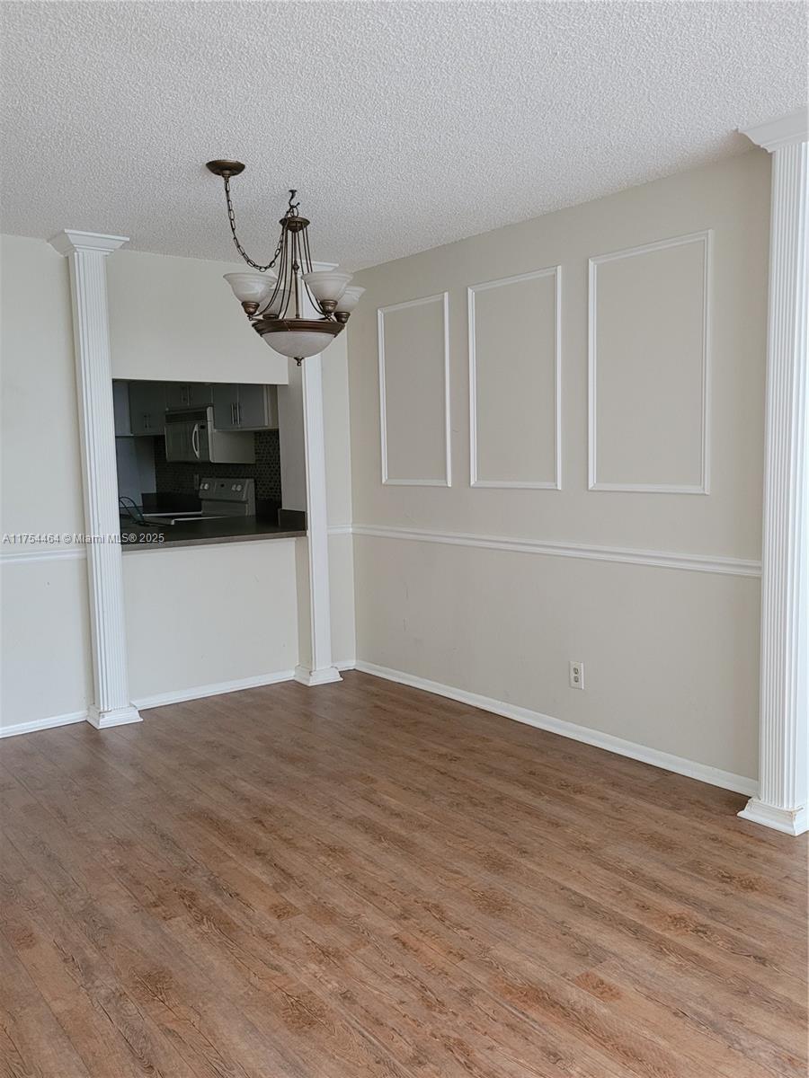 9410 Live Oak Pl 208