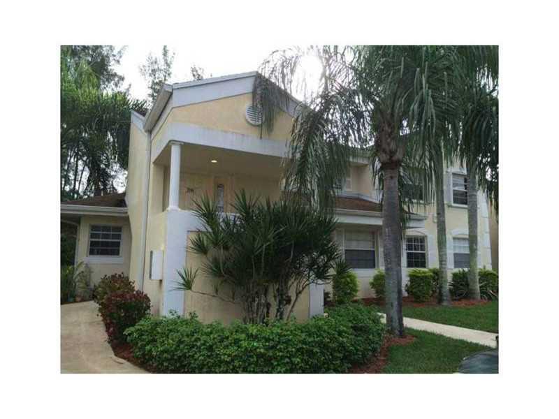 DON'T MISS THE BEST DEAL IN CENTERGATE. BRIGHT UPSTAIRS UNIT WITH HUGE SCREENED BALCONY FACES LUSH GREEN AREA. FULL SIZED WASHER & DRYER. ENJOY ALL THE KEYS GATE AMENITIES - SECURITY, GATED ENTRY, CLUBHOUSE & MORE. MOSTLY OWNER OCCUPIED CONDOS IN A SA FE, QUIET NEIGHBORHOOD CLOSE TO SCHOOLS, NEW BAPTIST HOSPITAL & ALL NEW PUBLIX SHOPPING CENTER. A MUST SEE.