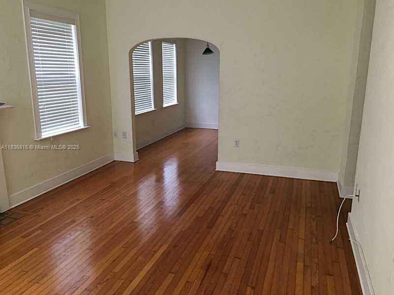 929 MERIDIAN AV 2