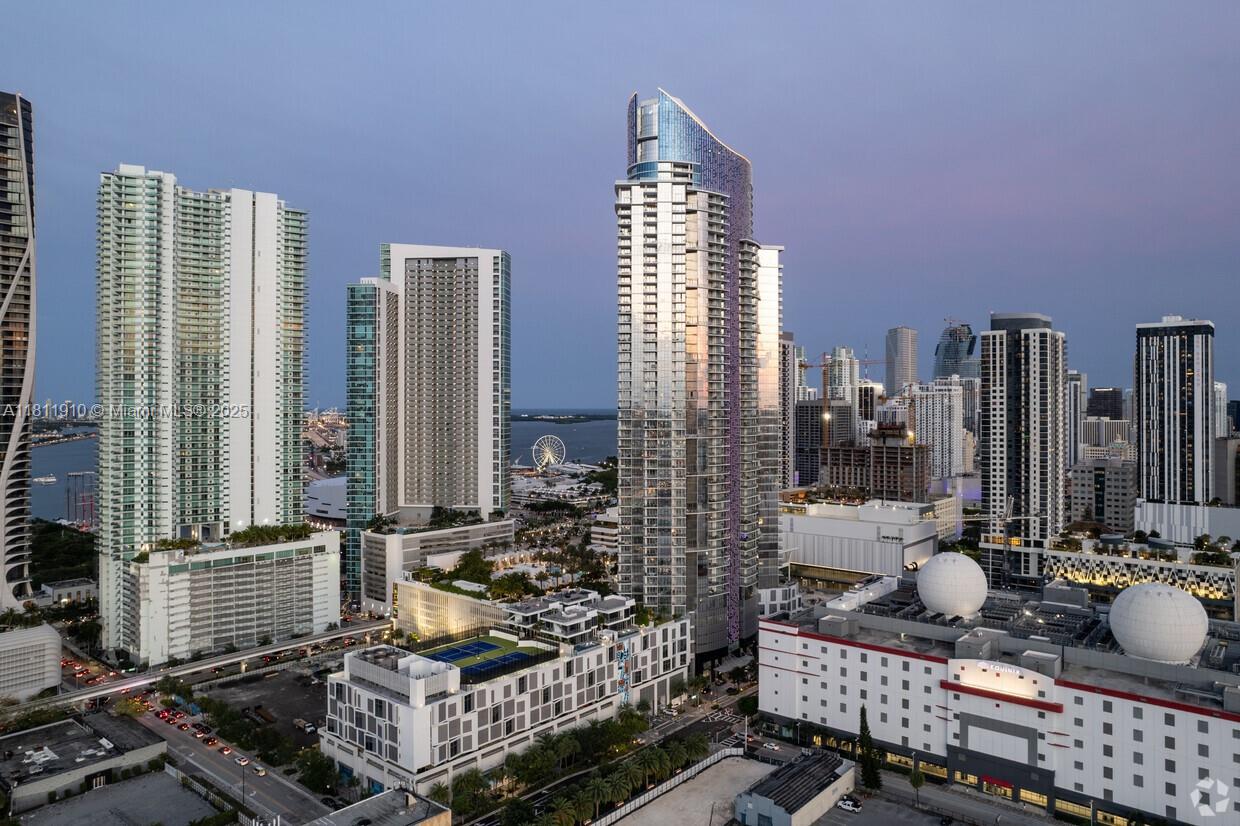 PARAMOUNT MIAMI WORLDCENT - Residential