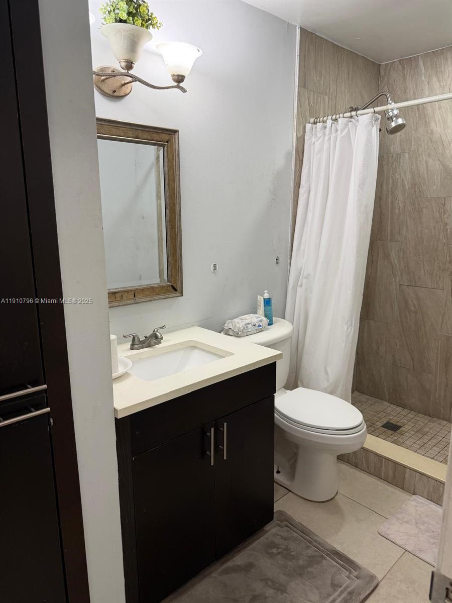 RAMBLEWOOD EAST CONDO - Residential Lease