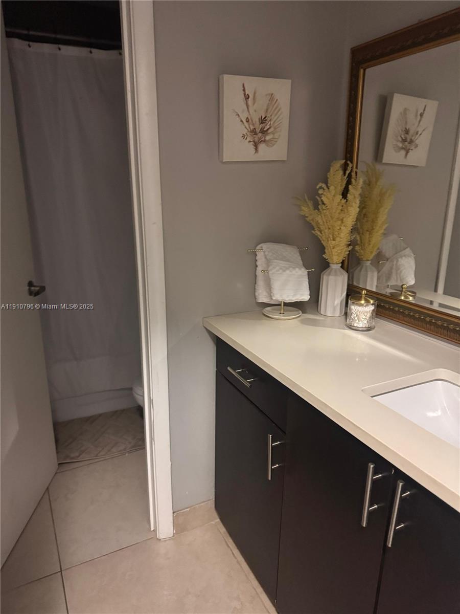 RAMBLEWOOD EAST CONDO - Residential Lease