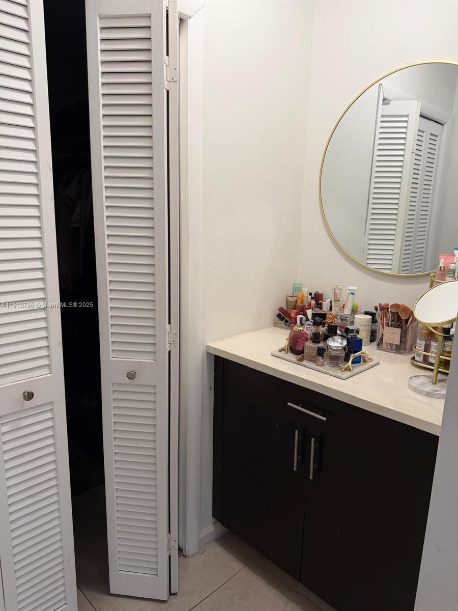 RAMBLEWOOD EAST CONDO - Residential Lease