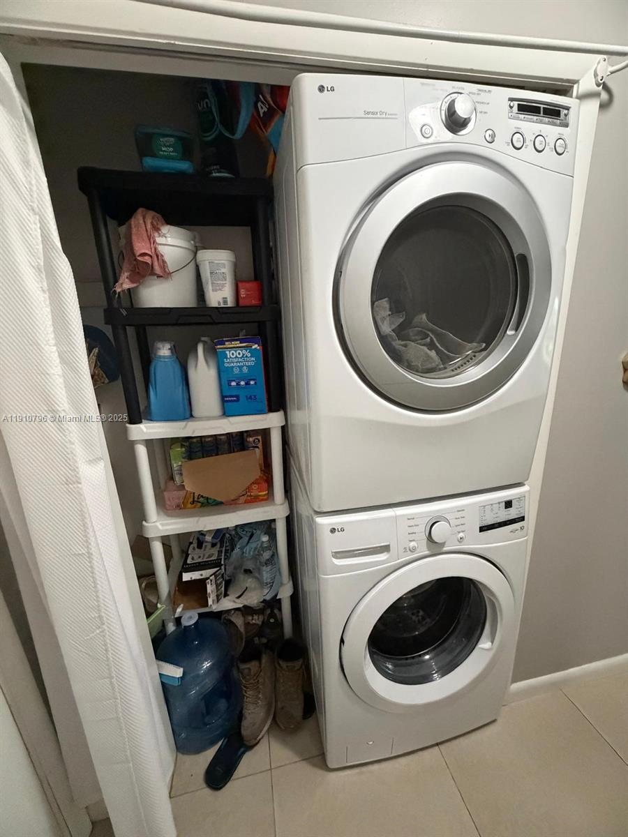 RAMBLEWOOD EAST CONDO - Residential Lease