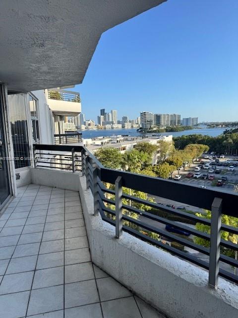 MYSTIC POINTE TOWER 600 C - Residential
