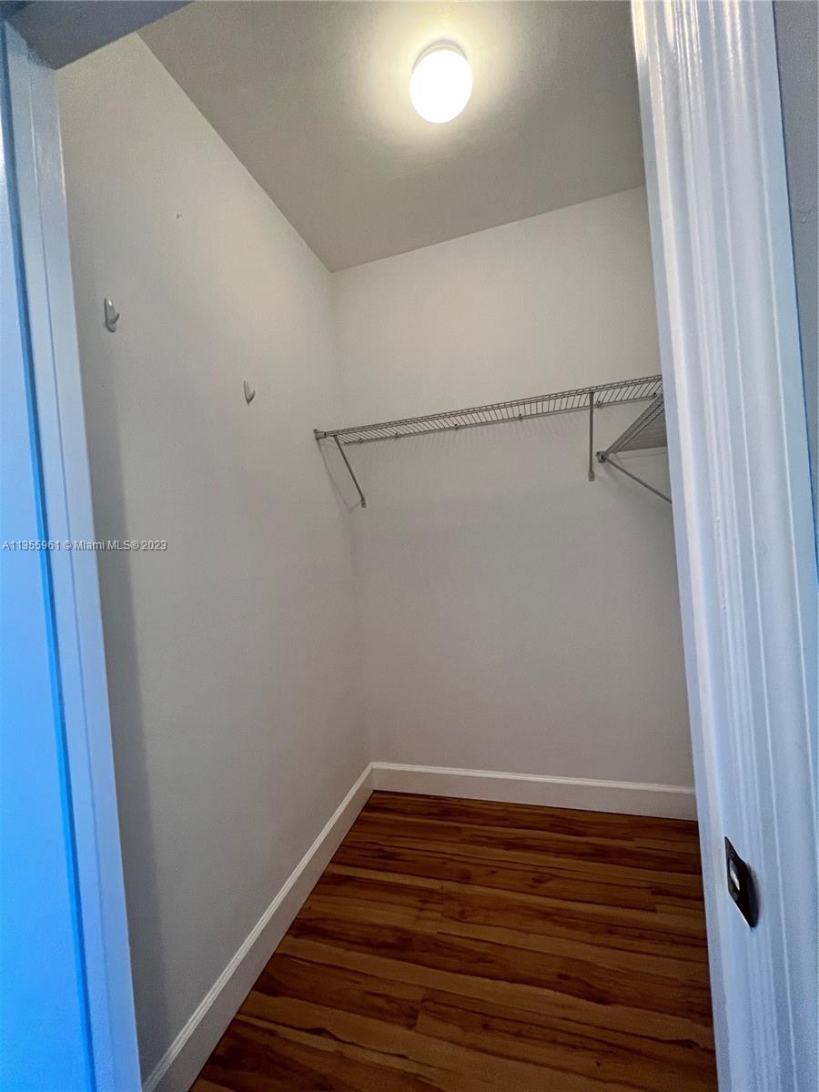 Photo 19 of 31 of listing 172b408d-6657-4405-bc84-62f7f1901aaf condo