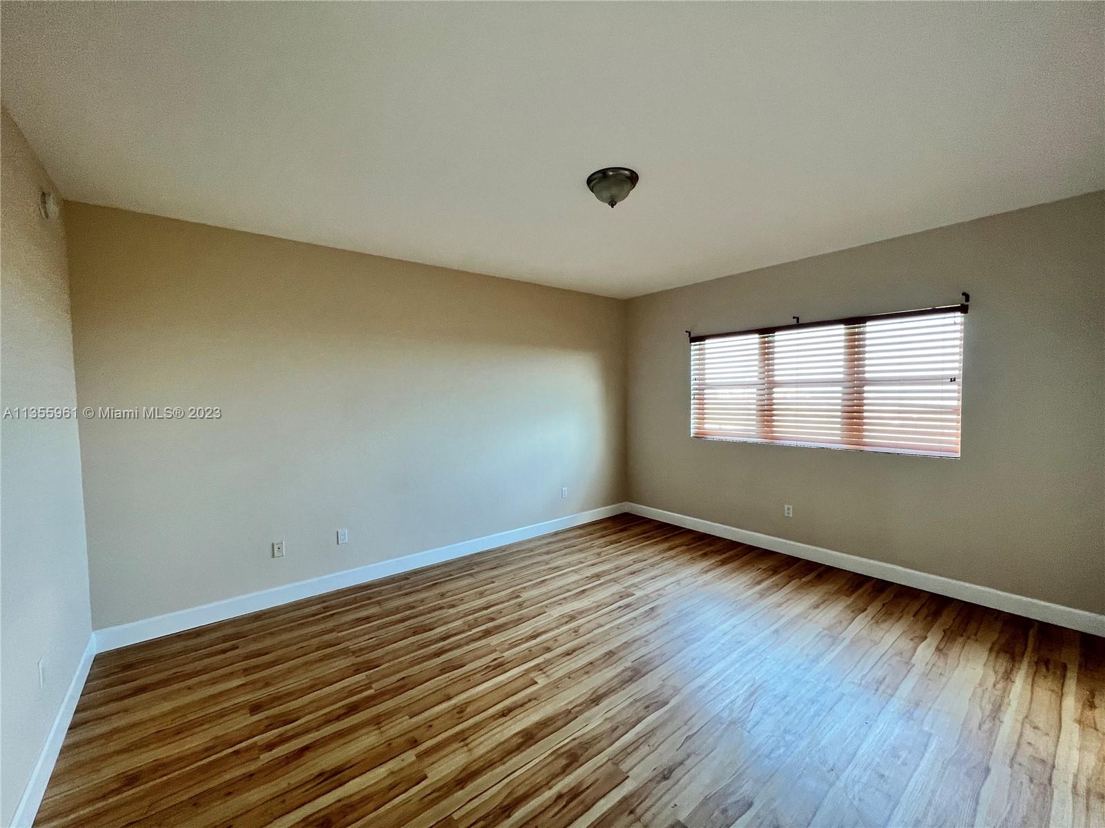 Photo 16 of 31 of listing 172b408d-6657-4405-bc84-62f7f1901aaf condo