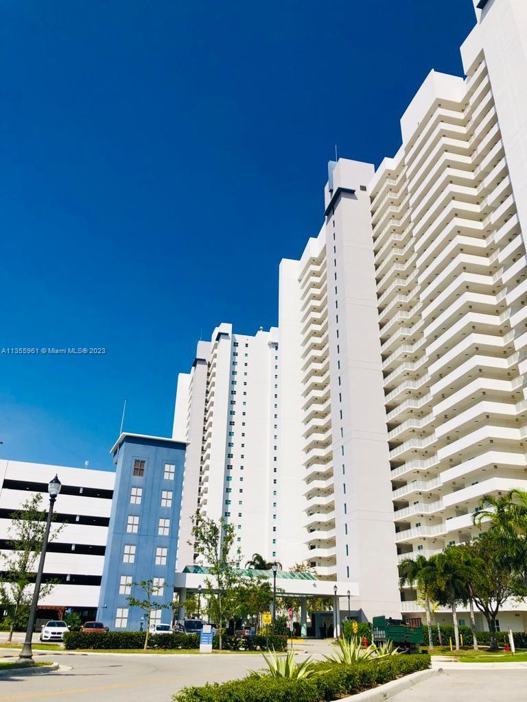 Photo 1 of 31 of listing 172b408d-6657-4405-bc84-62f7f1901aaf condo