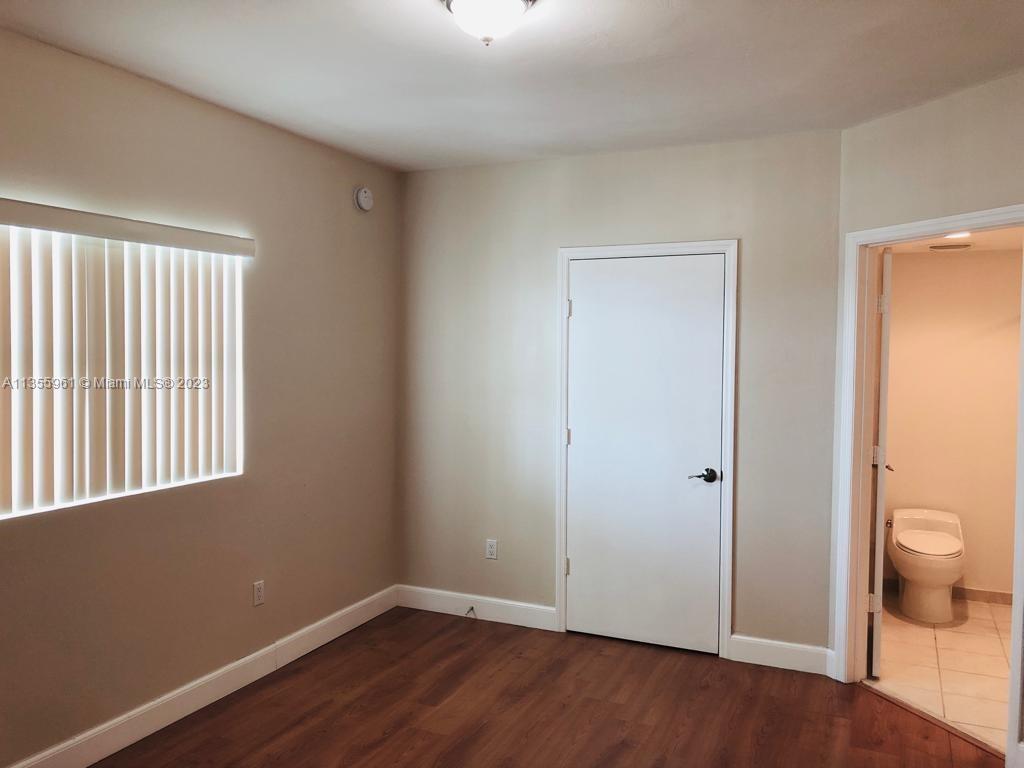 Photo 12 of 31 of listing 172b408d-6657-4405-bc84-62f7f1901aaf condo