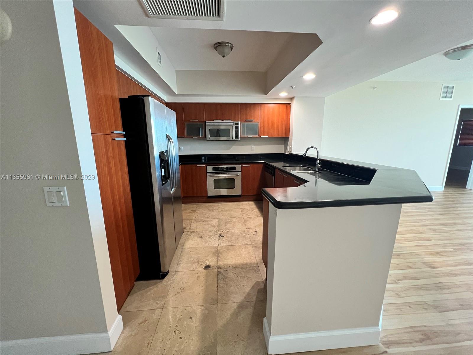 Photo 7 of 31 of listing 172b408d-6657-4405-bc84-62f7f1901aaf condo