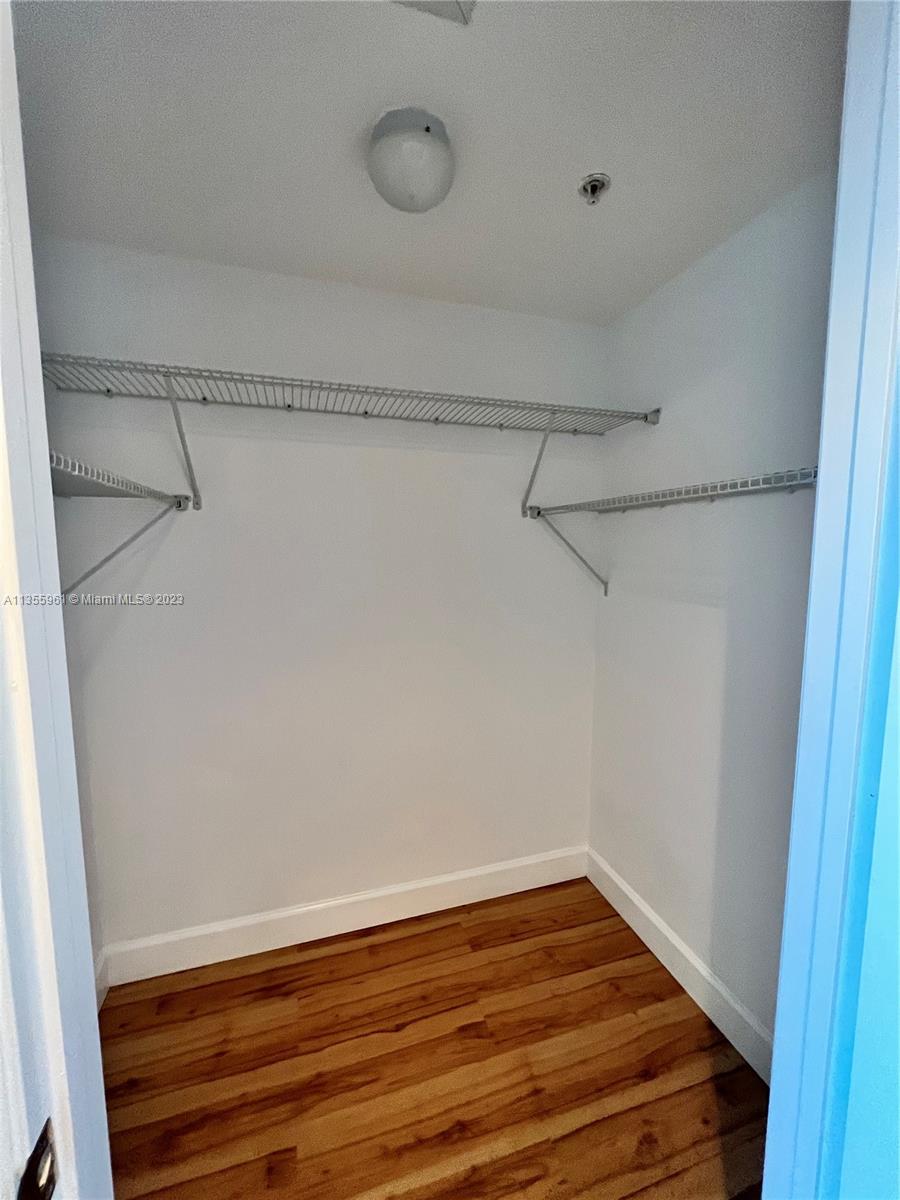 Photo 18 of 31 of listing 172b408d-6657-4405-bc84-62f7f1901aaf condo