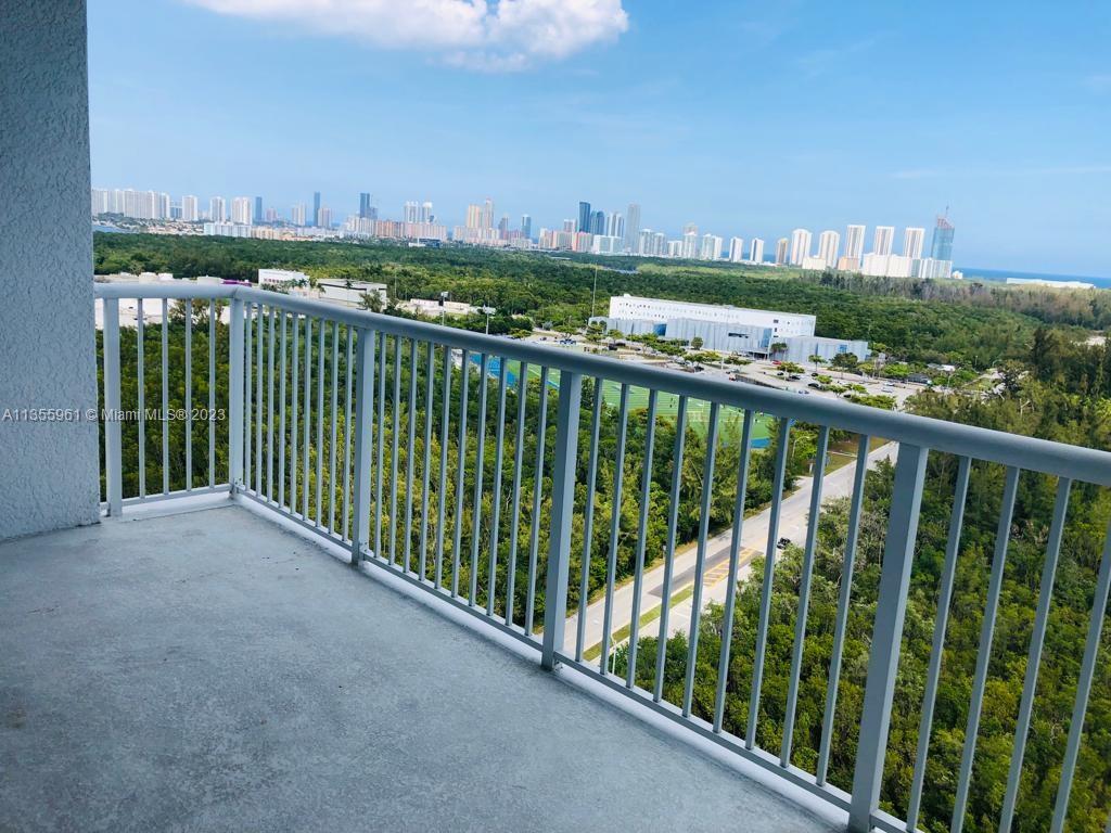 Photo 2 of 31 of listing 172b408d-6657-4405-bc84-62f7f1901aaf condo