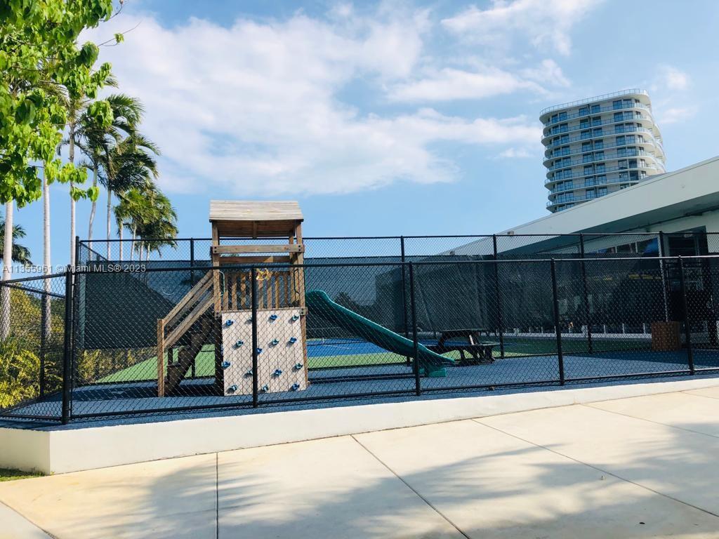 Photo 24 of 31 of listing 172b408d-6657-4405-bc84-62f7f1901aaf condo