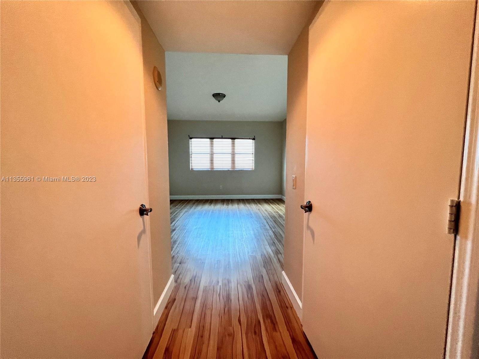 Photo 17 of 31 of listing 172b408d-6657-4405-bc84-62f7f1901aaf condo