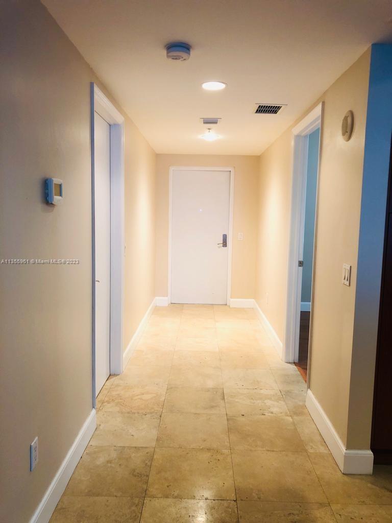 Photo 10 of 31 of listing 172b408d-6657-4405-bc84-62f7f1901aaf condo