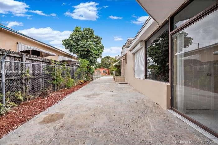 BRADLEY MANOR 3RD ADDN - Residential