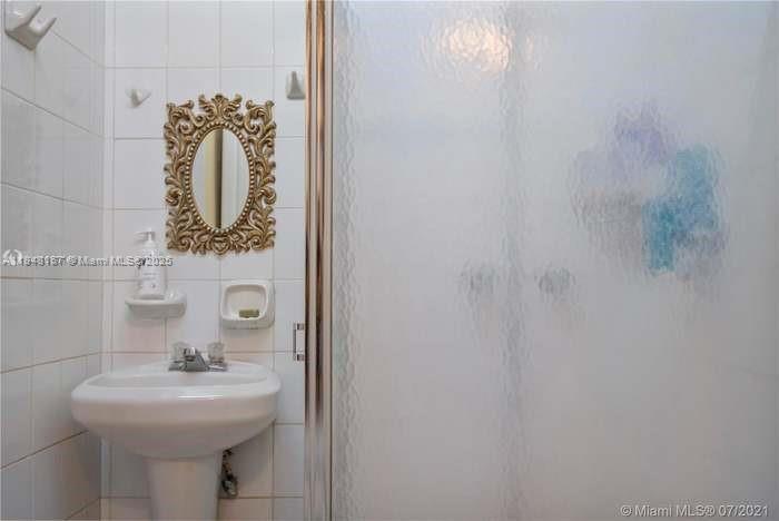 BRADLEY MANOR 3RD ADDN - Residential