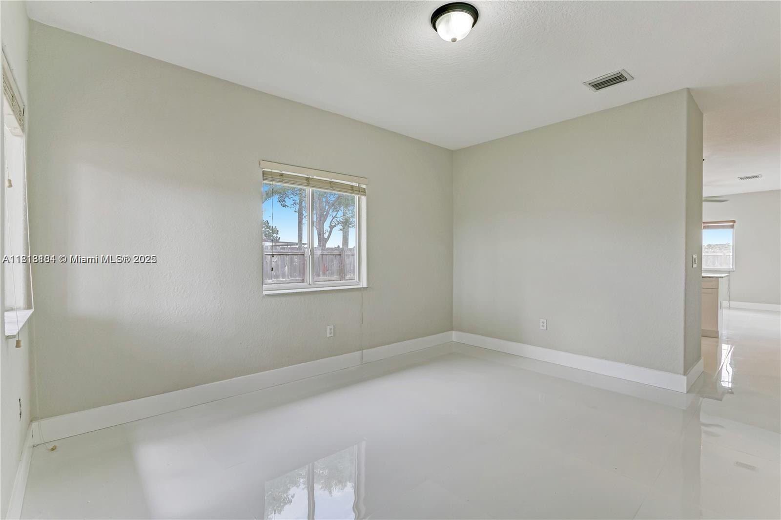 709 SE 14th Pl