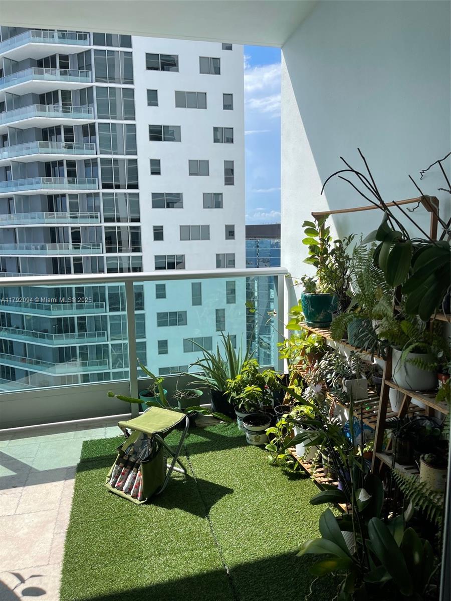 JADE RESIDENCES AT BRICKE - Residential