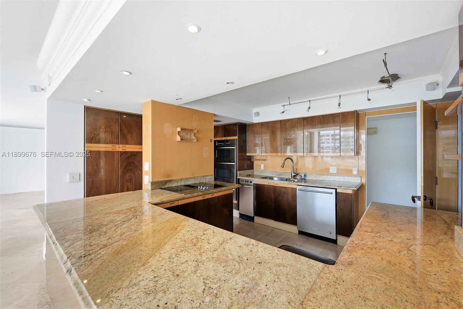 GROVE ISLE CONDO - Residential