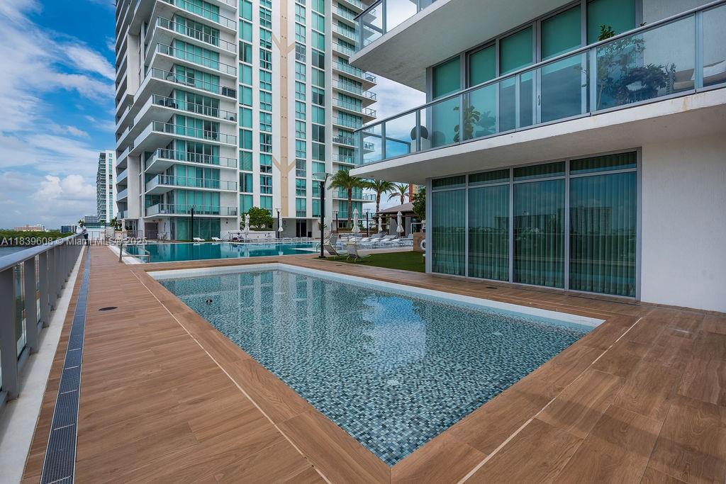 PARQUE TOWERS CONDO - Residential