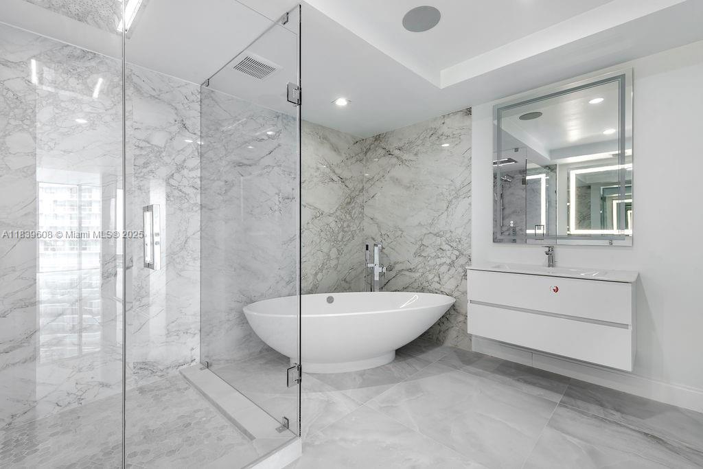 PARQUE TOWERS CONDO - Residential