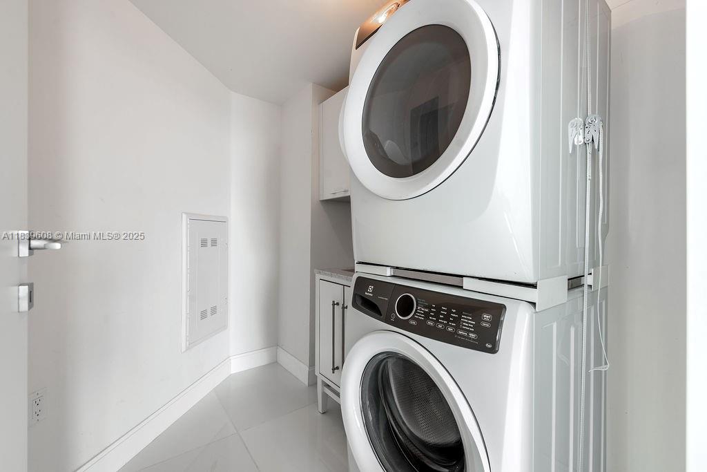 PARQUE TOWERS CONDO - Residential