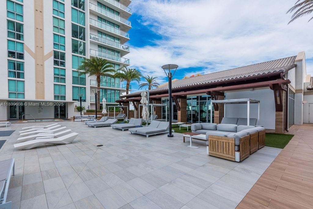 PARQUE TOWERS CONDO - Residential