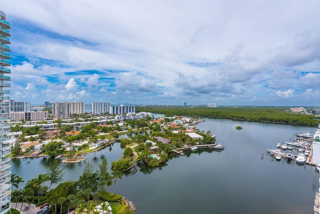 PARQUE TOWERS CONDO - Residential