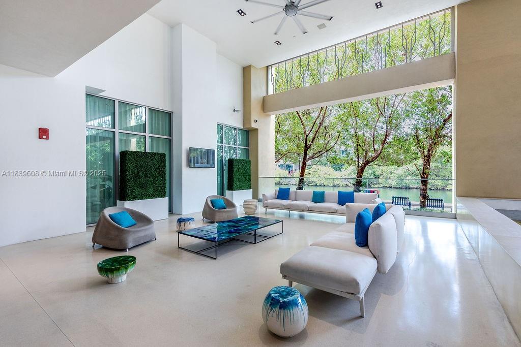 PARQUE TOWERS CONDO - Residential