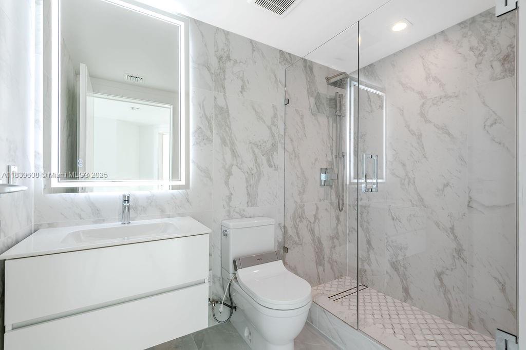 PARQUE TOWERS CONDO - Residential